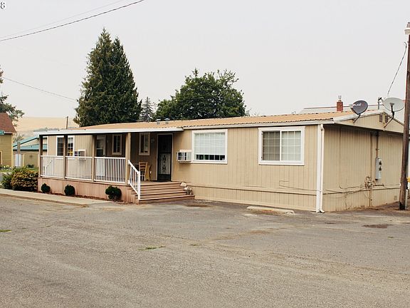 5th image of 105 E 8th St