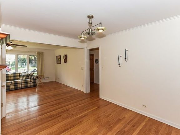 4th image of 1356 Carol Ln