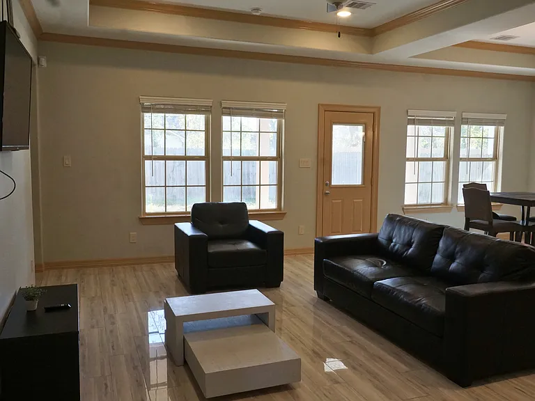 7013 Goforth St — Photo 11