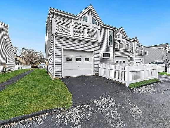 2nd image of 10 Ocean House Way #10