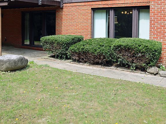 3rd image of 8267 Riverside Dr
