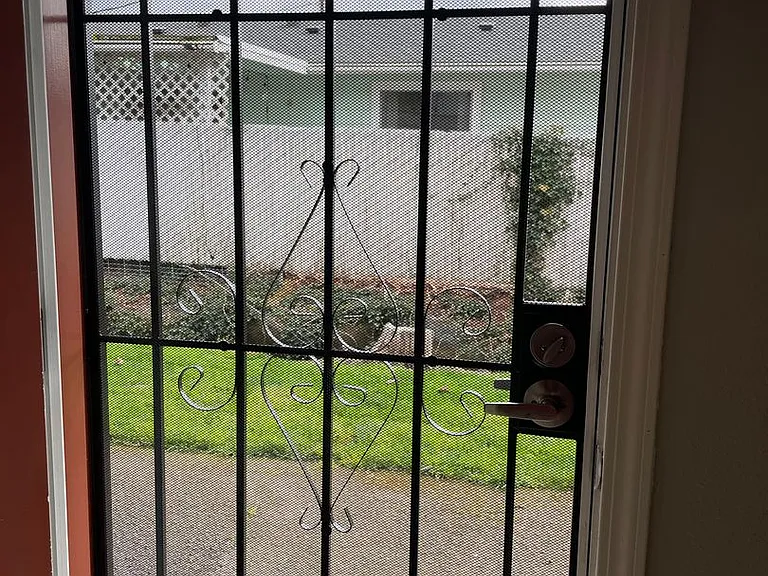 825 Waverly Dr SE — Photo 3