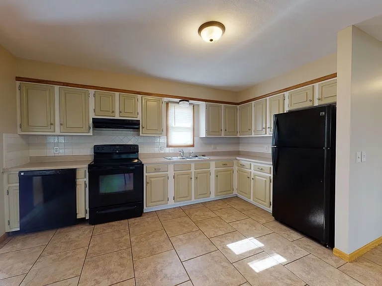 507 S Bismark Ave — Photo 4