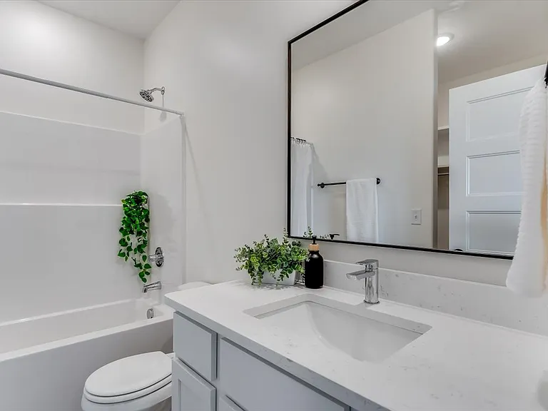 5425 Rolly St #100 — Photo 10