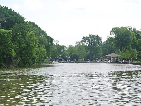 5th image of Perry Dr