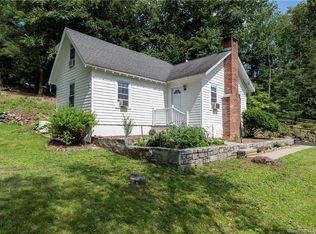 32 Philo Curtis Rd, Sandy Hook, CT 06482