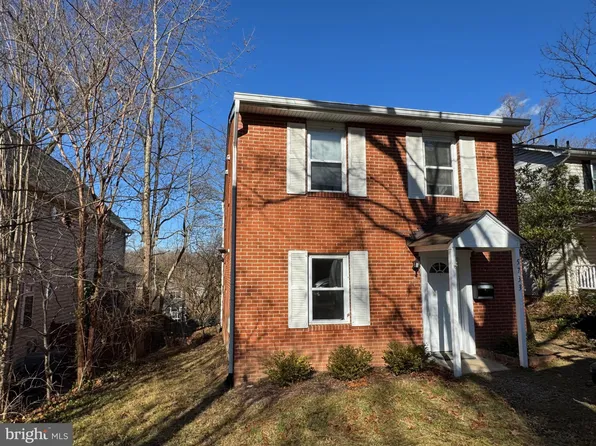 5733 8th St N, Arlington, VA 22205