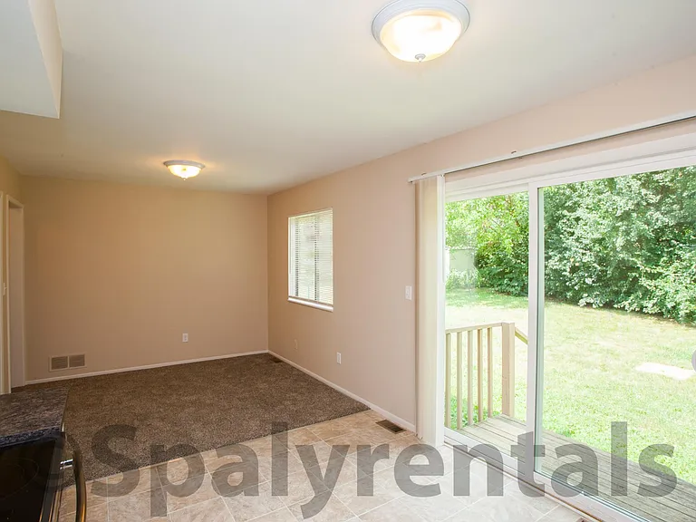 2136 Winewood Ave — Photo 9