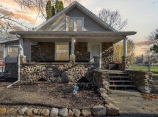 112 W Cottage Ave, Shepherd, MI 48883