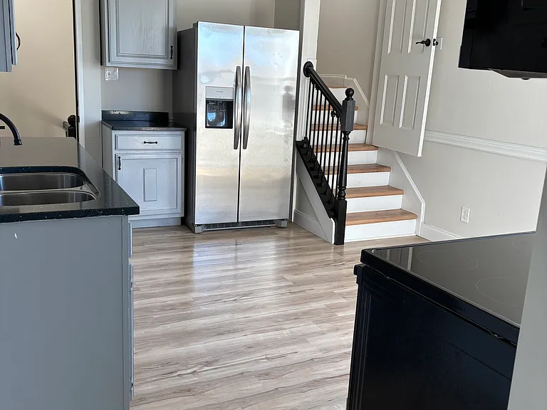 528 E Washington St #3 — Photo 6