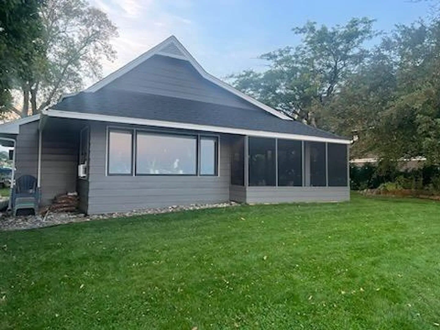 Charming Lake Home on Spring Lake! 2 Car Garage! — Photo 3