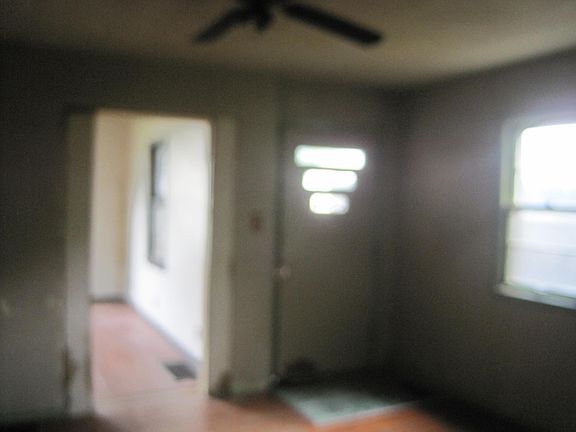 5th image of 327 Uhrig St