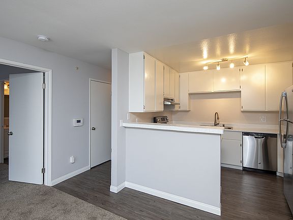 2nd image of 2939 Broadway APT 116