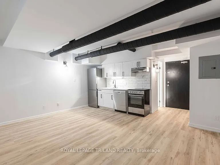 330 Clarence St #B2 — Photo 6