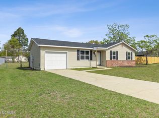 209 W Volant St, Hubert, NC 28539