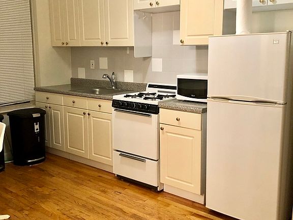 2nd image of 432 Humboldt St APT 2R