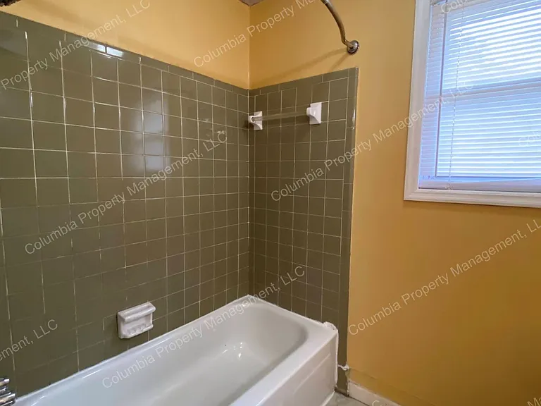 215 Kingnut Dr — Photo 10