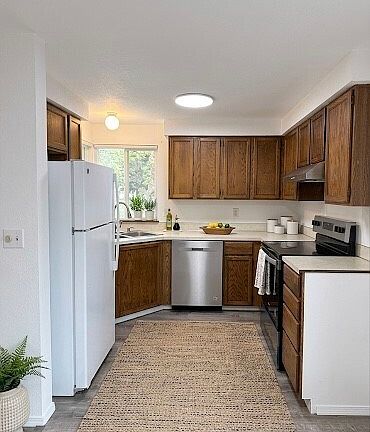 5th image of 647 Bavarian Lane SE