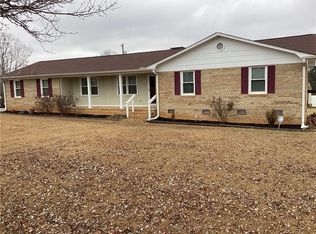 8 Ashley Dr, Williamston, SC 29697