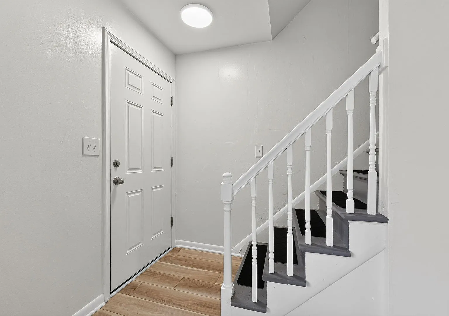 Updated 4 Bedroom, 1.5 Bath Home for Rent — Photo 2