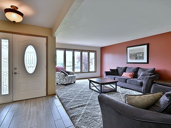 3rd image of 7624 Chestnut Dr