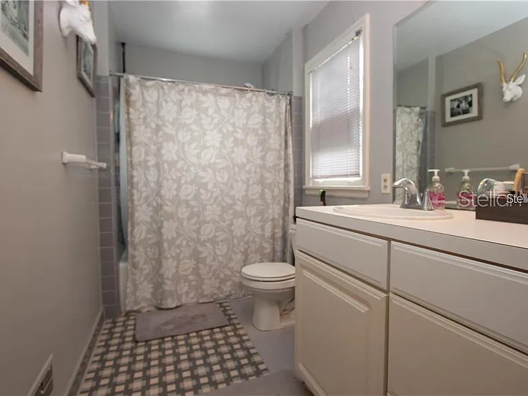 417 E Gore St — Photo 15