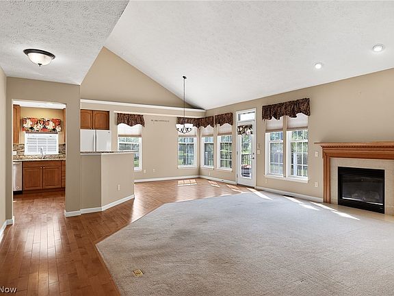 5th image of 190 Cobblestone Ct