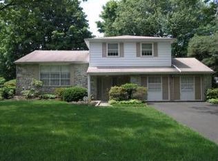 828 Red Wing Ln, Huntingdon Valley, PA 19006