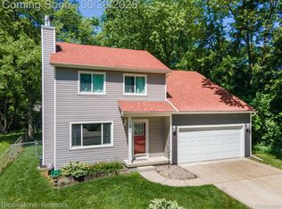 646 Alan Dr, Lake Orion, MI