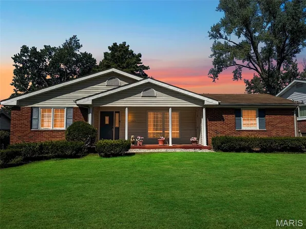 1515 Lisa Dr, Florissant, MO 63033