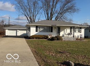 1006 E Jackson St, Hope, IN 47246