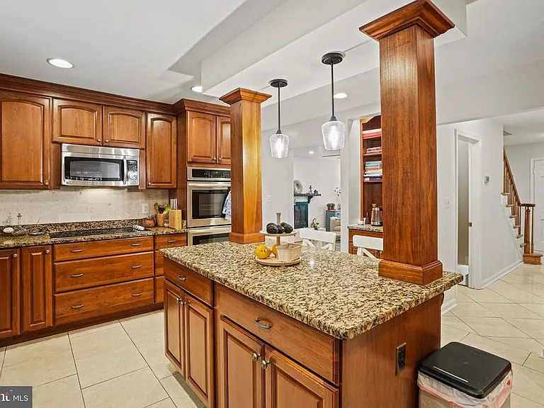 6117 Larstan Dr — Photo 7