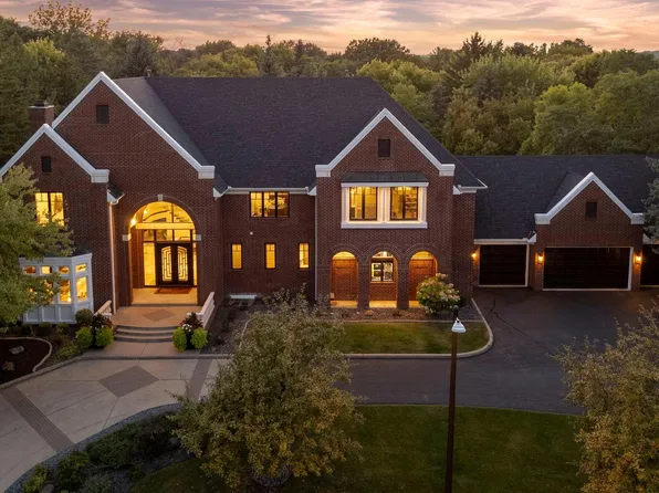 3554 Fairway Ct, Minnetonka, MN 55305
