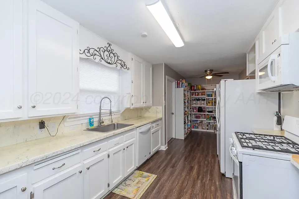 3 bed, 1300 sqft, $1,850 — Photo 4