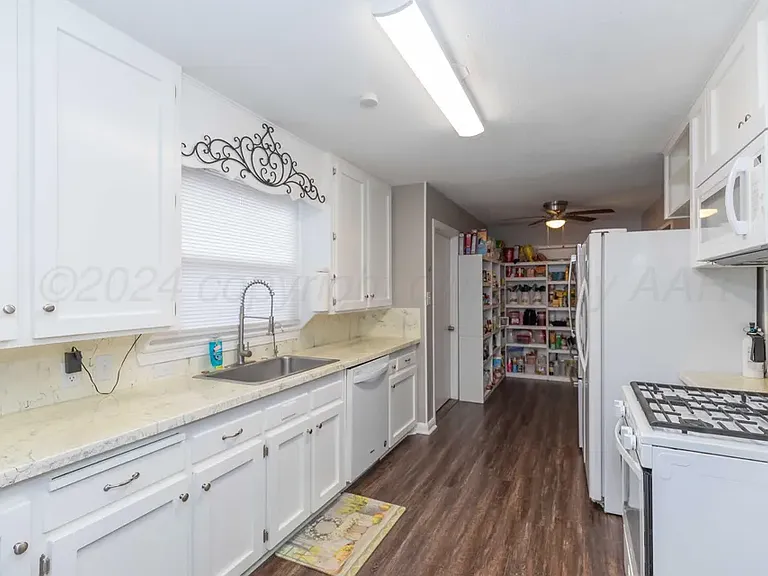 922 Mary Ellen St #A — Photo 4