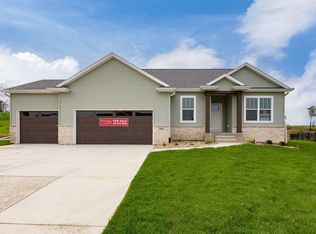 6925 Rock Wood Dr SW, Cedar Rapids, IA 52404
