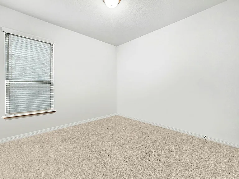 204 Belford St — Photo 16