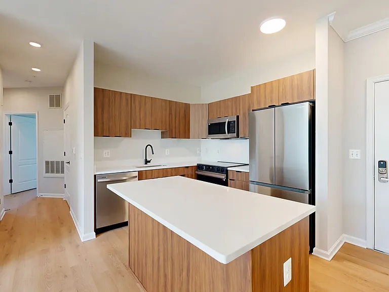 Signal Hill Apartment Homes — Photo 93
