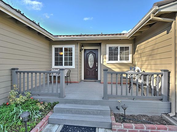 3rd image of 1005 Iris Ave
