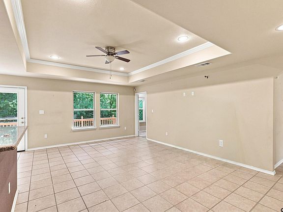 4th image of 613 Therese Ct