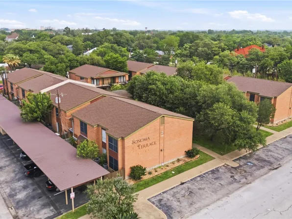 611 S Ennis St, Bryan, TX 77803