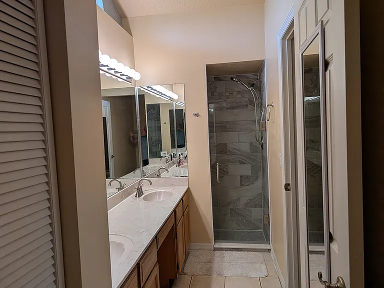 943 Dobell Ter — Photo 14