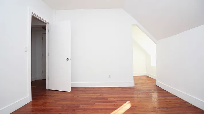 Rented by Nooklyn NYC LLC | media 4