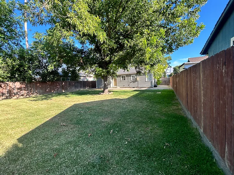 3931 17th Ave — Photo 11