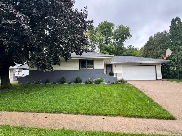 3309 Lancelot Ln, Sioux City, IA 51106