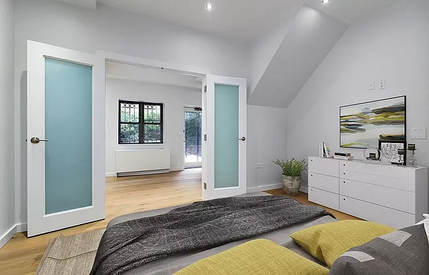 Rented by REAL New York | media 17