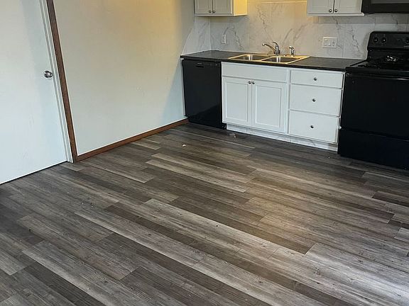 3rd image of 2800 Vicksburg St #8