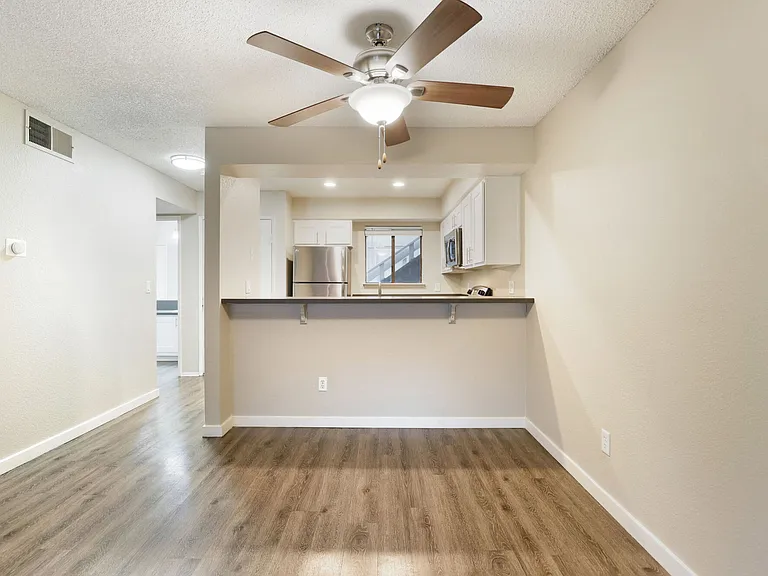 Ellington Apartments — Photo 13