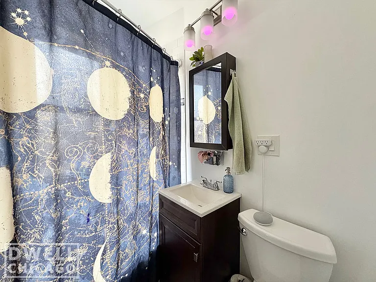 4216 N Clark St #1 — Photo 5