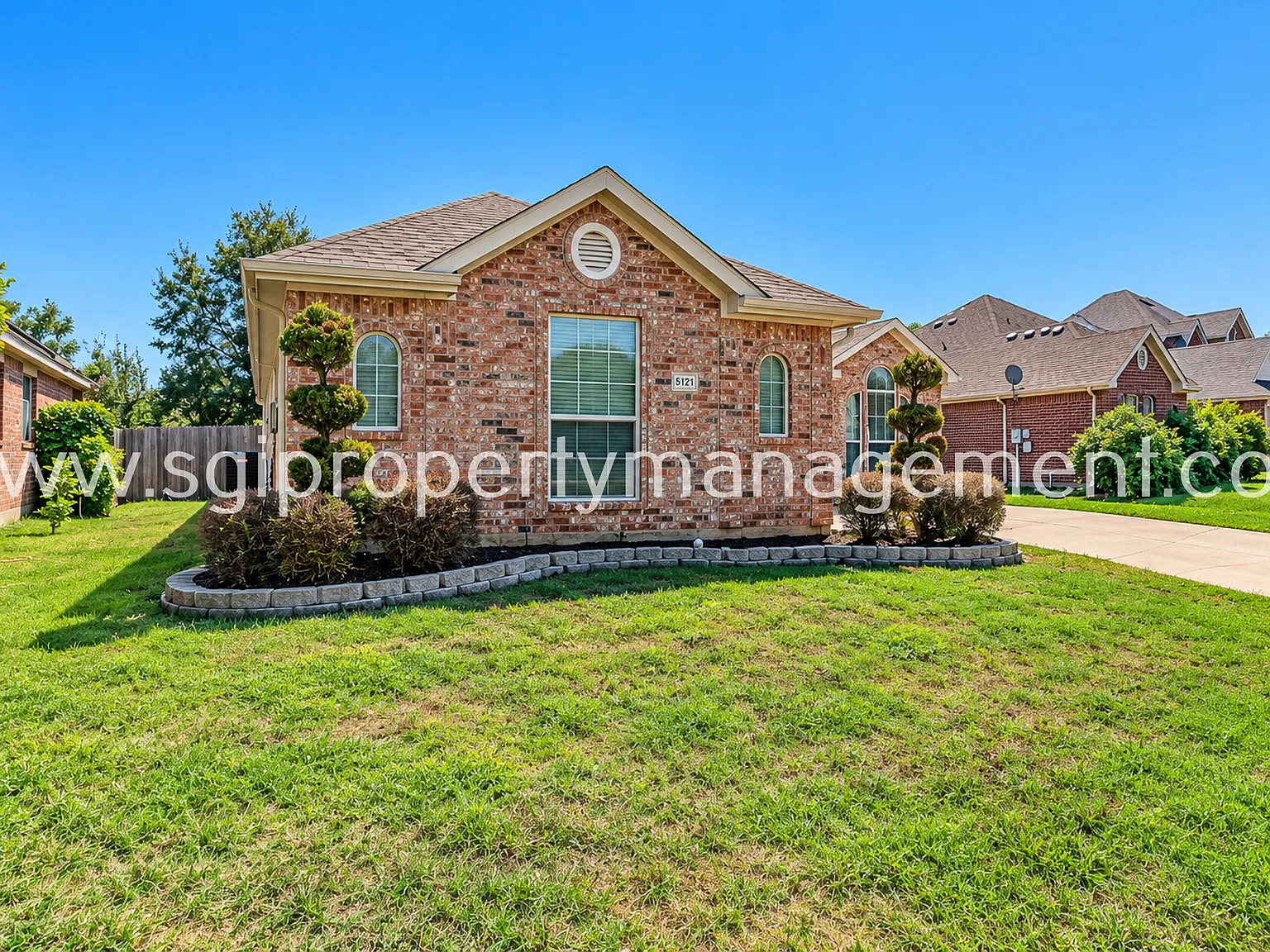 Lovely 3 bedroom, 2 bathroom home with study — Photo 2